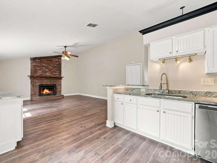 11407 Antebellum Drive, Charlotte, NC 28273.  MLS# CAR4413607, YatesRealty ID 15283. 