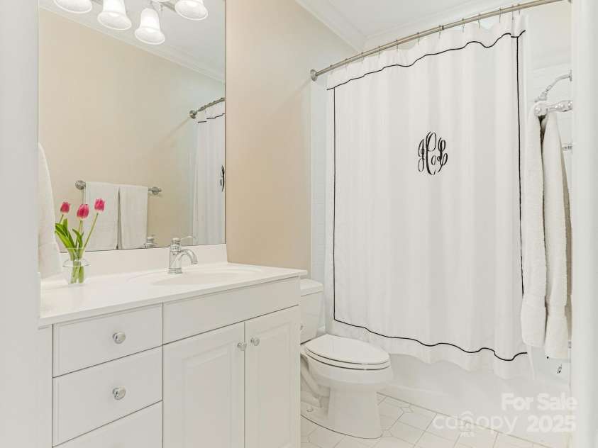 2516 Selwyn Avenue, Charlotte, NC 28209.  MLS# CAR4262800, YatesRealty ID 15283. Bathroom #2