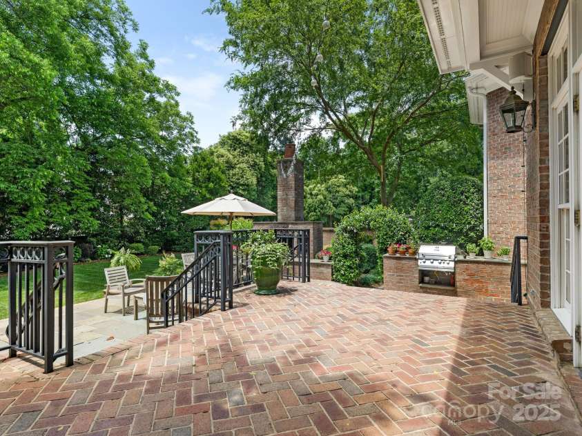 2516 Selwyn Avenue, Charlotte, NC 28209.  MLS# CAR4262800, YatesRealty ID 15283. Brick Terrace