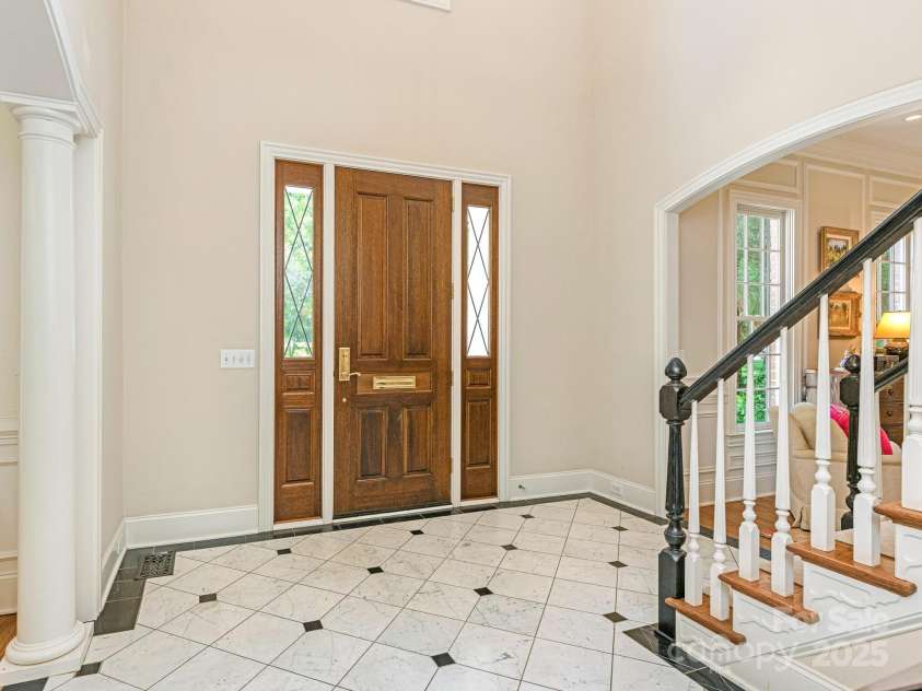 2516 Selwyn Avenue, Charlotte, NC 28209.  MLS# CAR4262800, YatesRealty ID 15283. Foyer