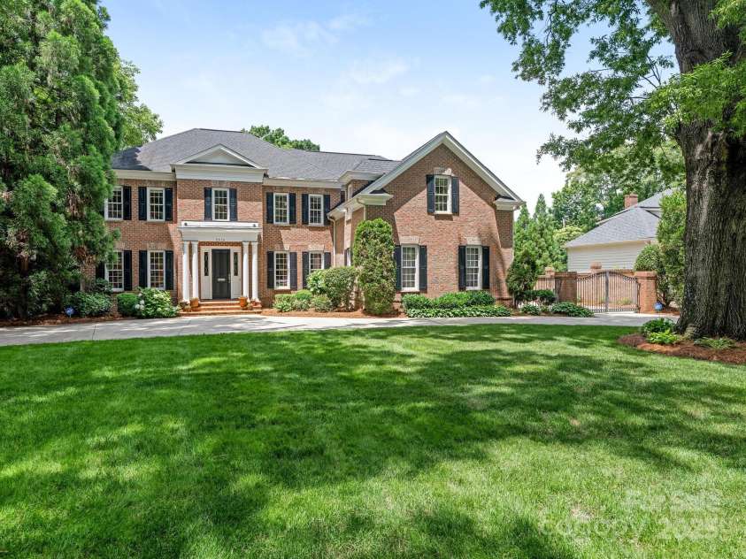 2516 Selwyn Avenue, Charlotte, NC 28209.  MLS# CAR4262800, YatesRealty ID 15283. Front Exterior