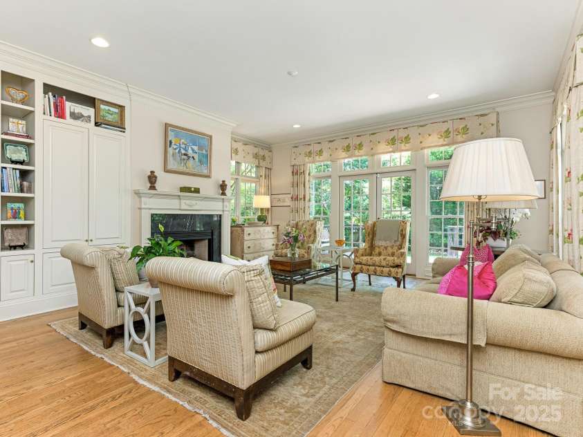 2516 Selwyn Avenue, Charlotte, NC 28209.  MLS# CAR4262800, YatesRealty ID 15283. Great Room