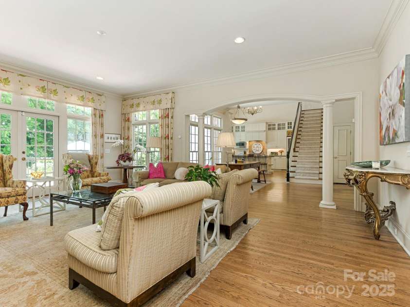 2516 Selwyn Avenue, Charlotte, NC 28209.  MLS# CAR4262800, YatesRealty ID 15283. Great Room