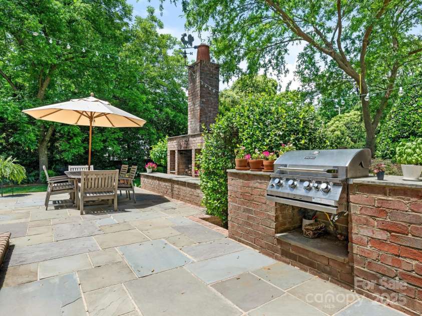 2516 Selwyn Avenue, Charlotte, NC 28209.  MLS# CAR4262800, YatesRealty ID 15283. Grill Area