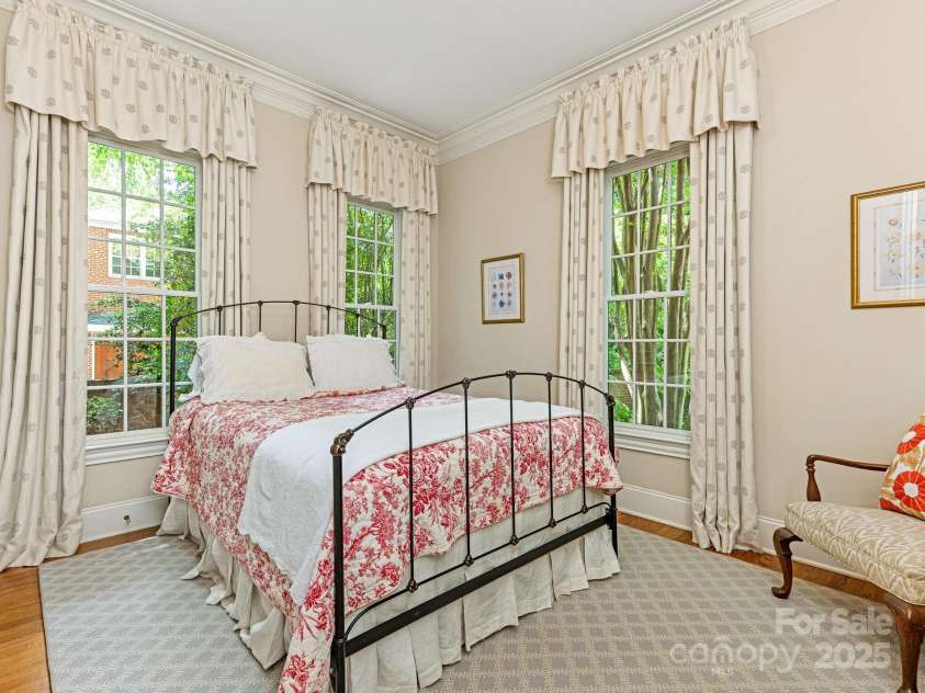 2516 Selwyn Avenue, Charlotte, NC 28209.  MLS# CAR4262800, YatesRealty ID 15283. Guest Room