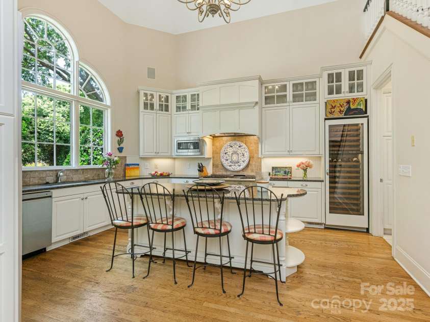 2516 Selwyn Avenue, Charlotte, NC 28209.  MLS# CAR4262800, YatesRealty ID 15283. Kitchen