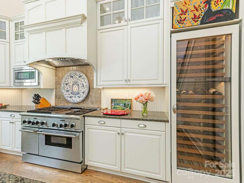 2516 Selwyn Avenue, Charlotte, NC 28209.  MLS# CAR4262800, YatesRealty ID 15283. Kitchen
