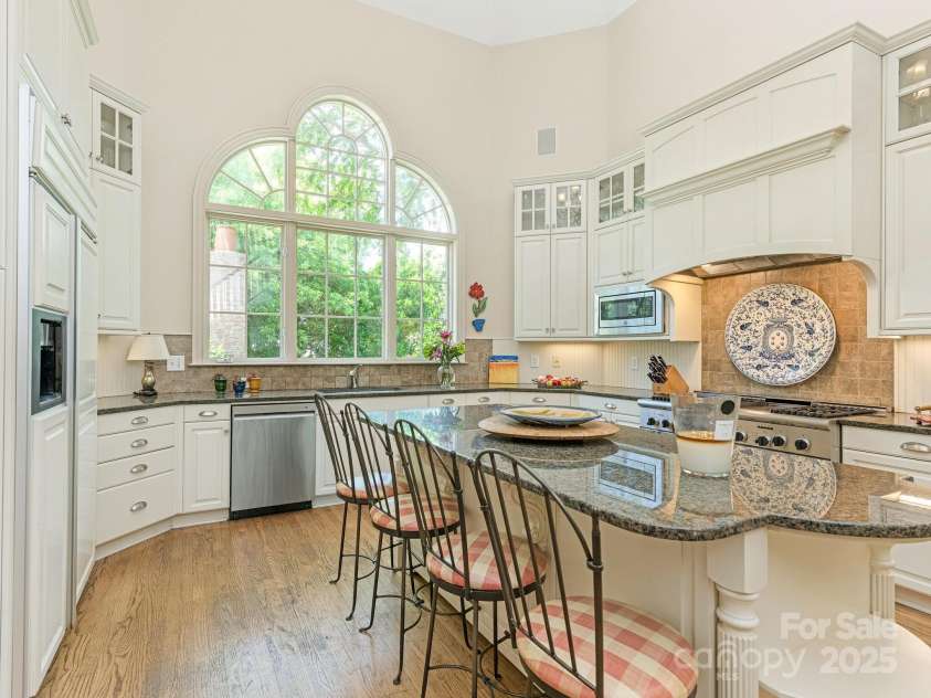 2516 Selwyn Avenue, Charlotte, NC 28209.  MLS# CAR4262800, YatesRealty ID 15283. Kitchen