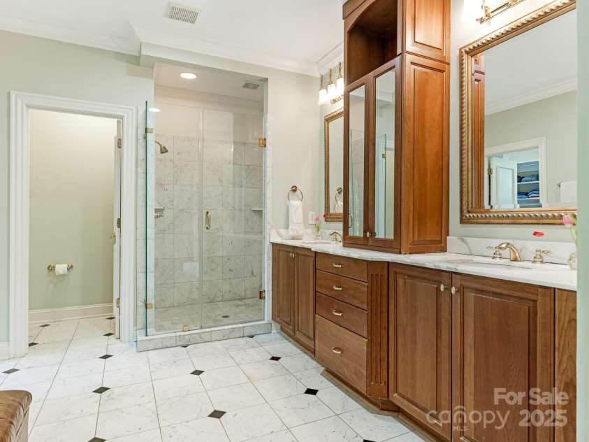 2516 Selwyn Avenue, Charlotte, NC 28209.  MLS# CAR4262800, YatesRealty ID 15283. Primary Bathroom