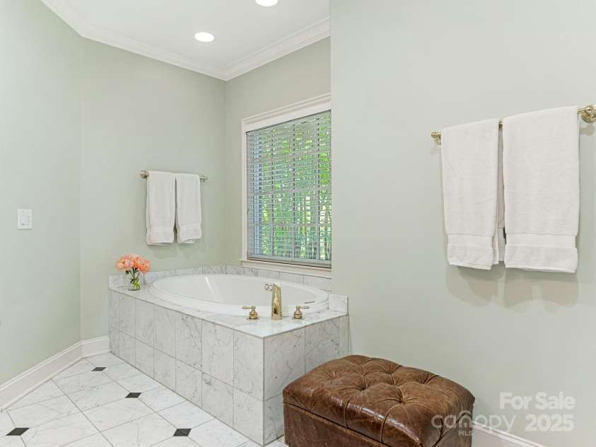 2516 Selwyn Avenue, Charlotte, NC 28209.  MLS# CAR4262800, YatesRealty ID 15283. Primary Bathroom