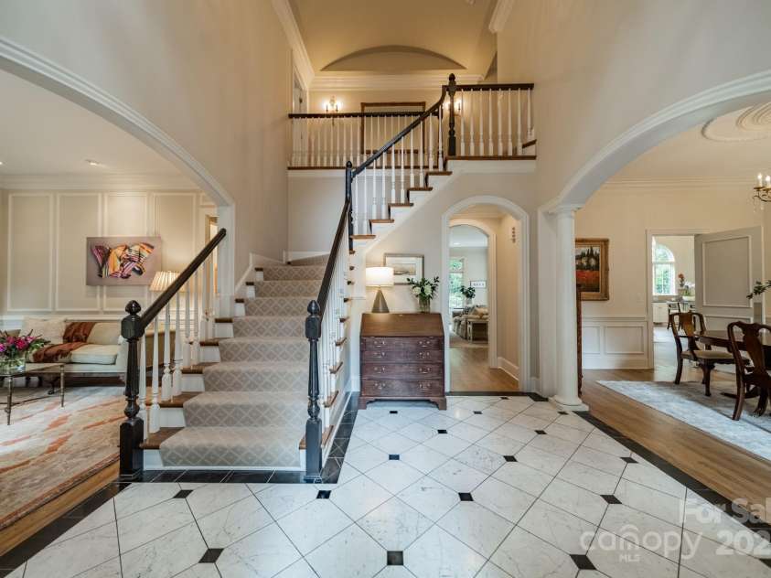 2516 Selwyn Avenue, Charlotte, NC 28209.  MLS# CAR4316948, YatesRealty ID 15283. Foyer 
