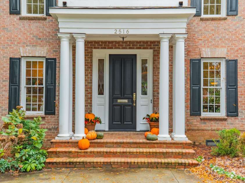 2516 Selwyn Avenue, Charlotte, NC 28209.  MLS# CAR4316948, YatesRealty ID 15283. Front Entry