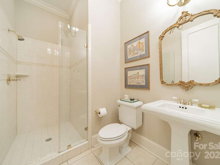 2516 Selwyn Avenue, Charlotte, NC 28209.  MLS# CAR4316948, YatesRealty ID 15283. Full Bath - Main Level