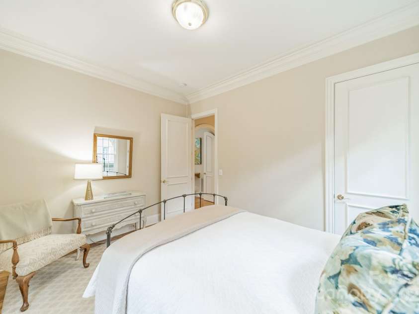 2516 Selwyn Avenue, Charlotte, NC 28209.  MLS# CAR4316948, YatesRealty ID 15283. Guest Suite - Main Level