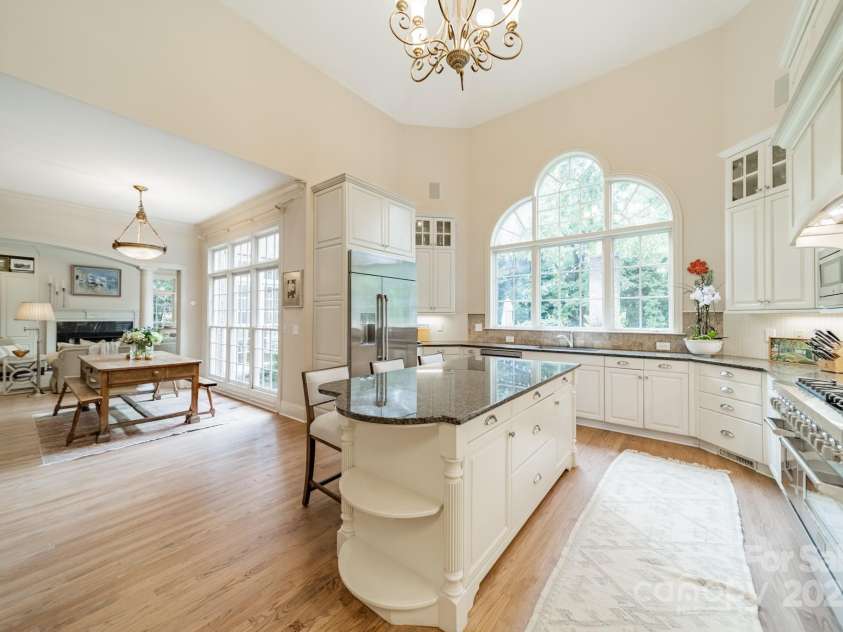 2516 Selwyn Avenue, Charlotte, NC 28209.  MLS# CAR4316948, YatesRealty ID 15283. Kitchen