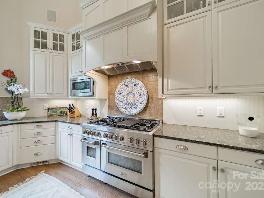 2516 Selwyn Avenue, Charlotte, NC 28209.  MLS# CAR4316948, YatesRealty ID 15283. Kitchen