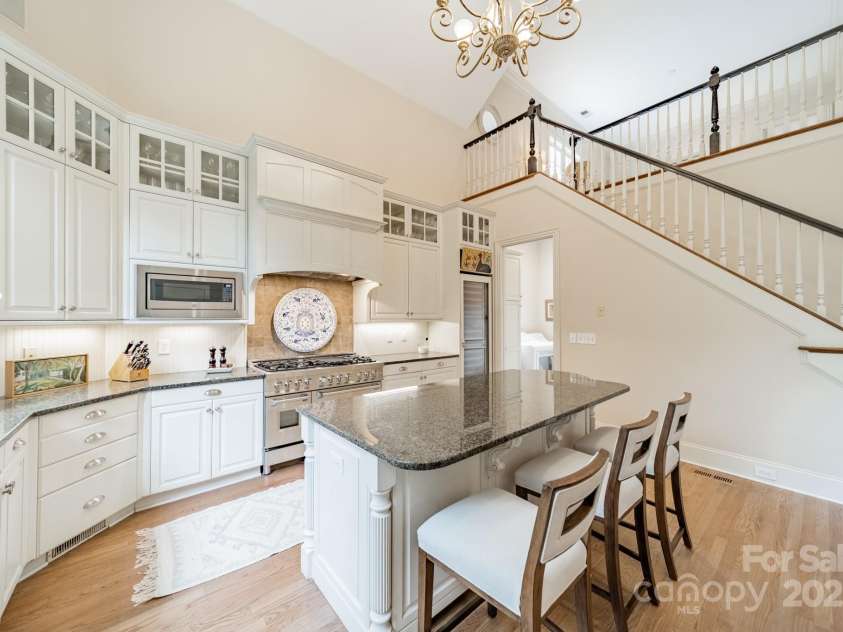 2516 Selwyn Avenue, Charlotte, NC 28209.  MLS# CAR4316948, YatesRealty ID 15283. Kitchen