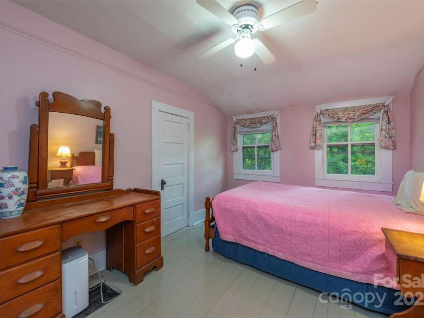 223 Assembly Drive, Montreat, NC 28757.  MLS# CAR4256904, YatesRealty ID 15288. BR 3 has large closets.