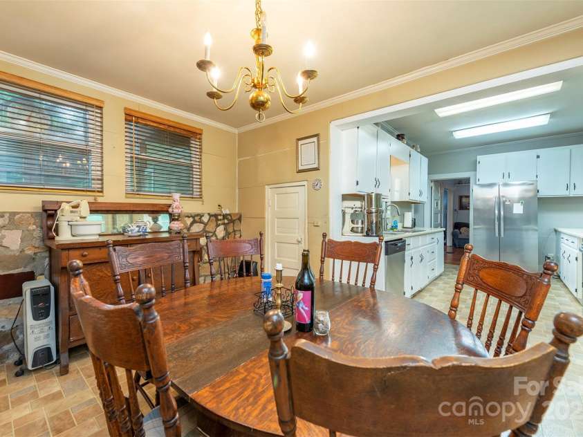 223 Assembly Drive, Montreat, NC 28757.  MLS# CAR4256904, YatesRealty ID 15288. Kitchen/Dining