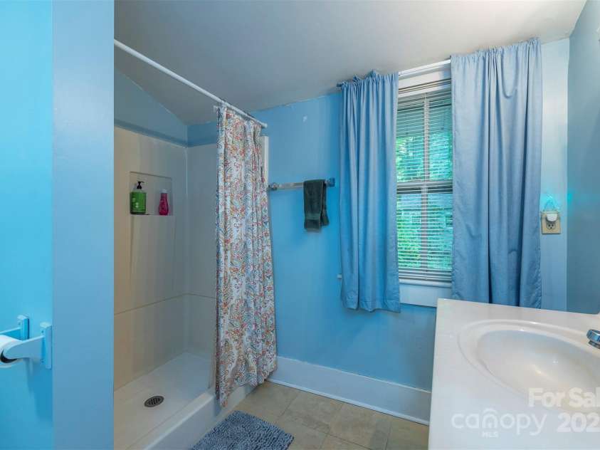 223 Assembly Drive, Montreat, NC 28757.  MLS# CAR4256904, YatesRealty ID 15288. Larger of two Full Baths upstairs.