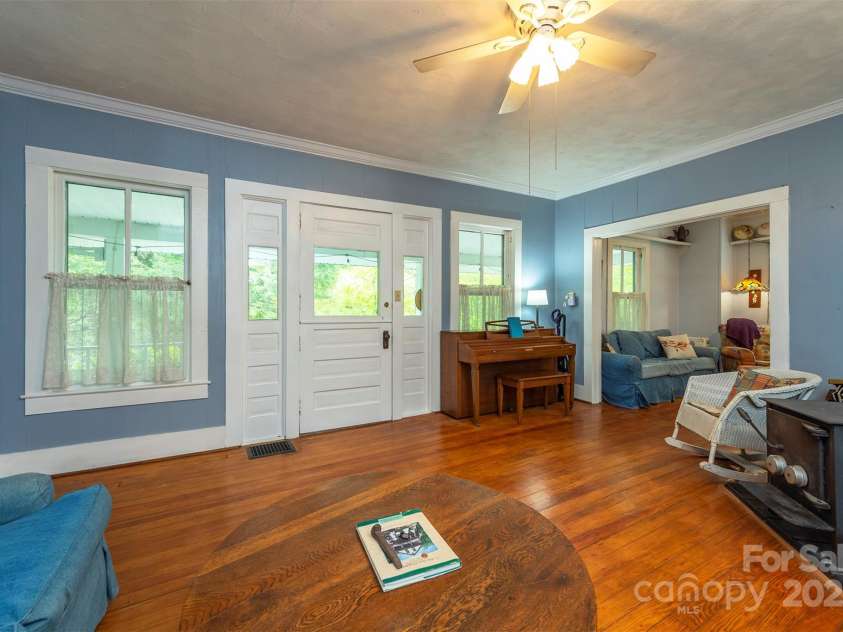223 Assembly Drive, Montreat, NC 28757.  MLS# CAR4256904, YatesRealty ID 15288. Living Room