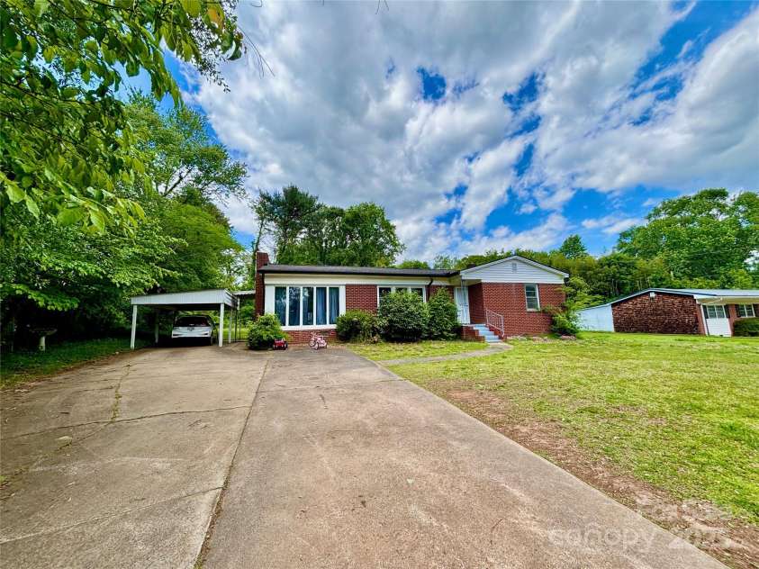 168 Collins Avenue, Forest City, NC 28043.  MLS# CAR4262721, YatesRealty ID 15289. 