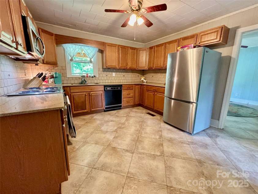 168 Collins Avenue, Forest City, NC 28043.  MLS# CAR4262721, YatesRealty ID 15289. 