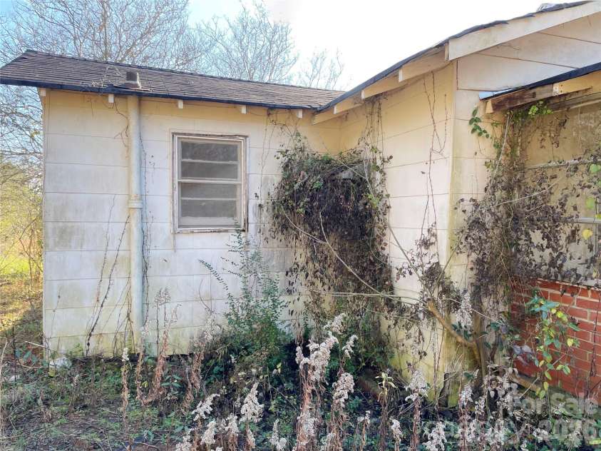 32 Tell Davidson Road, Chesterfield, SC 29709.  MLS# CAR4210125, YatesRealty ID 15289. 