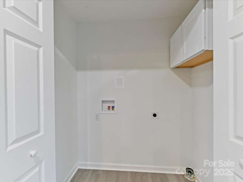 2508 Carrington Court, Charlotte, NC 28208.  MLS# CAR4288824, YatesRealty ID 1529. Laundry room off the kitchen