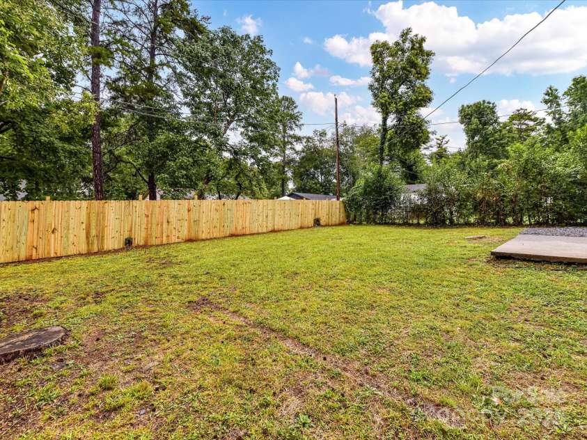 2508 Carrington Court, Charlotte, NC 28208.  MLS# CAR4288824, YatesRealty ID 1529. Ready for playing and entertaining