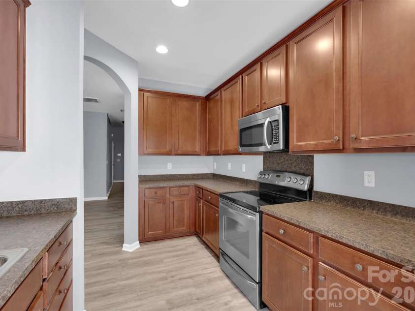 11722 Prideland Court, Charlotte, NC 28273.  MLS# CAR4354193, YatesRealty ID 15291. Kitchen 2