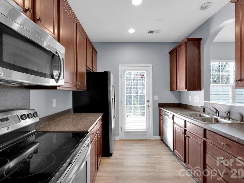 11722 Prideland Court, Charlotte, NC 28273.  MLS# CAR4354193, YatesRealty ID 15291. Kitchen