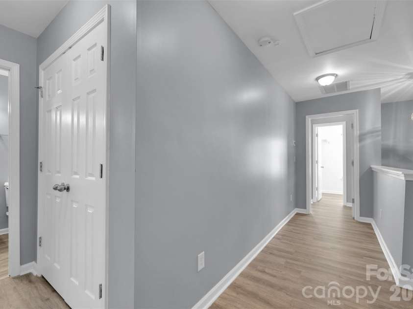 11722 Prideland Court, Charlotte, NC 28273.  MLS# CAR4354193, YatesRealty ID 15291. Upper Level Hall