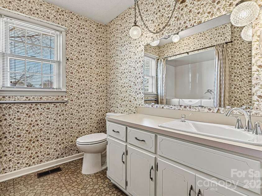 2 Honeysuckle Way, Granite Falls, NC 28630.  MLS# CAR4234653, YatesRealty ID 15292. Full Guest Bath with Walk-in Tub/Vanity View