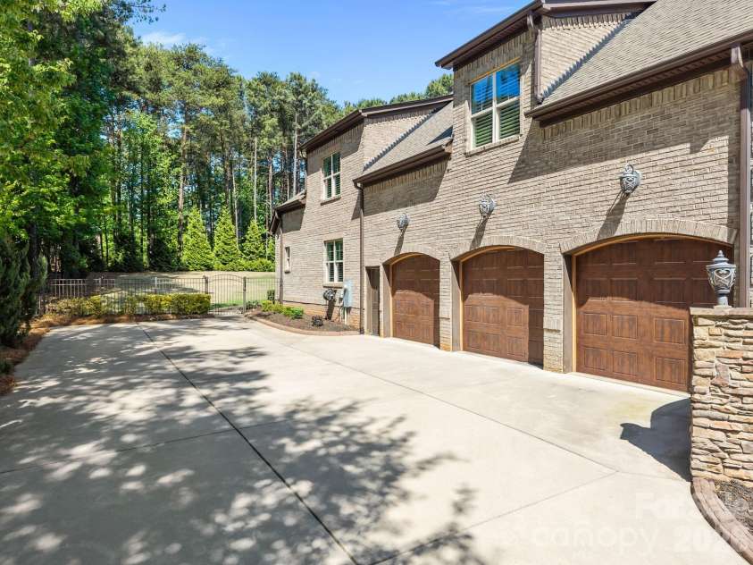 320 Barber Loop, Mooresville, NC 28117.  MLS# CAR4373221, YatesRealty ID 15292. 
