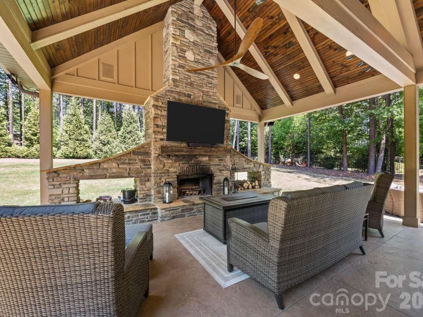 320 Barber Loop, Mooresville, NC 28117.  MLS# CAR4373221, YatesRealty ID 15292. 