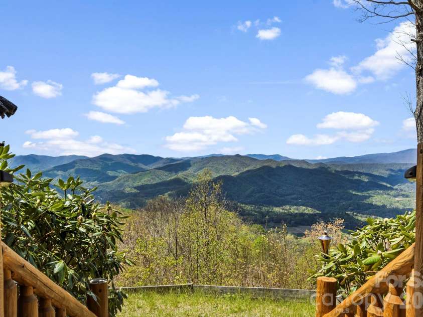 195 Justin Ridge, Clyde, NC 28721.  MLS# CAR4372962, YatesRealty ID 15293. 