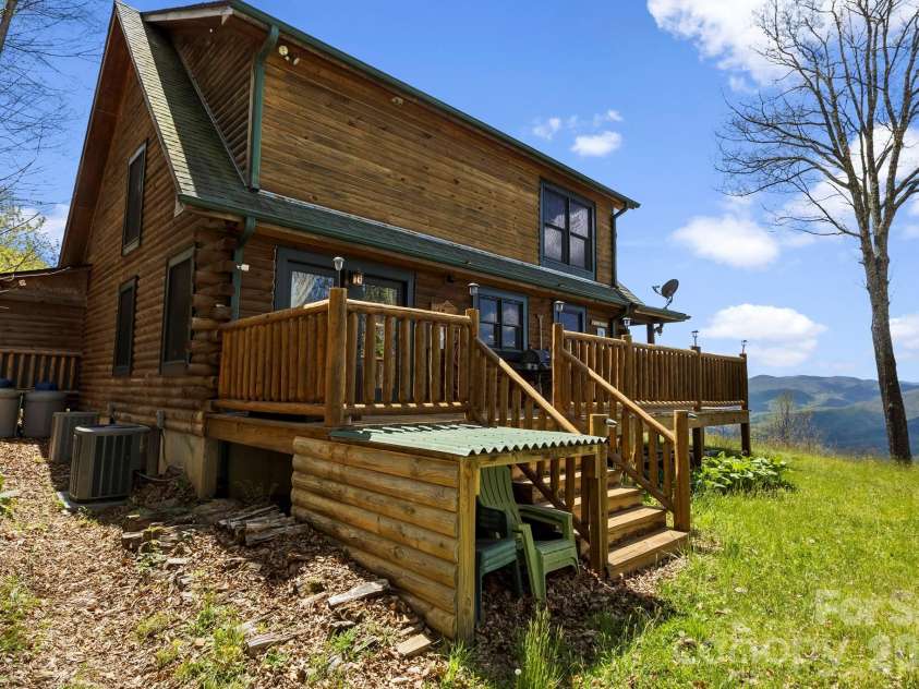 195 Justin Ridge, Clyde, NC 28721.  MLS# CAR4372962, YatesRealty ID 15293. 