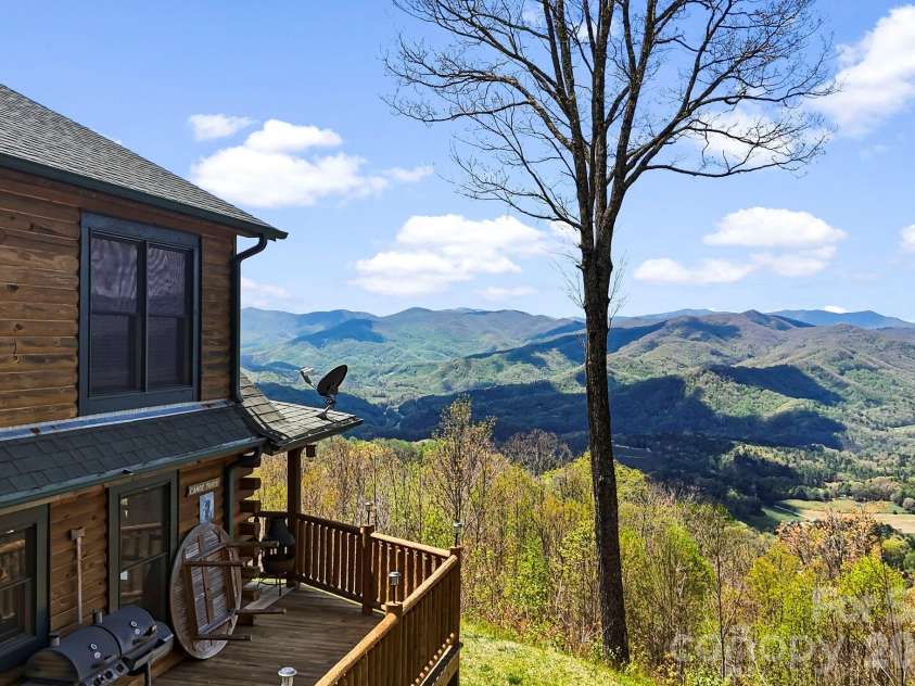 195 Justin Ridge, Clyde, NC 28721.  MLS# CAR4372962, YatesRealty ID 15293. 