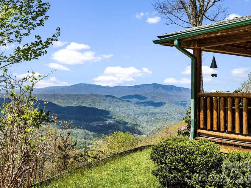 195 Justin Ridge, Clyde, NC 28721.  MLS# CAR4372962, YatesRealty ID 15293. 