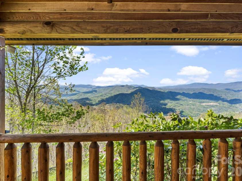 195 Justin Ridge, Clyde, NC 28721.  MLS# CAR4372962, YatesRealty ID 15293. 
