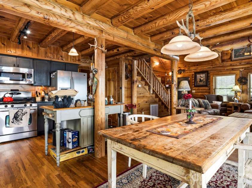 195 Justin Ridge, Clyde, NC 28721.  MLS# CAR4372962, YatesRealty ID 15293. 