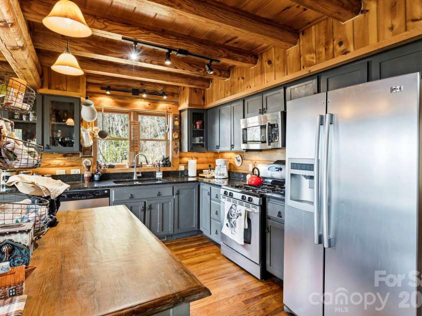 195 Justin Ridge, Clyde, NC 28721.  MLS# CAR4372962, YatesRealty ID 15293. 