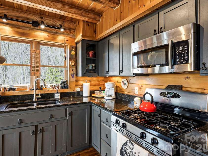 195 Justin Ridge, Clyde, NC 28721.  MLS# CAR4372962, YatesRealty ID 15293. 