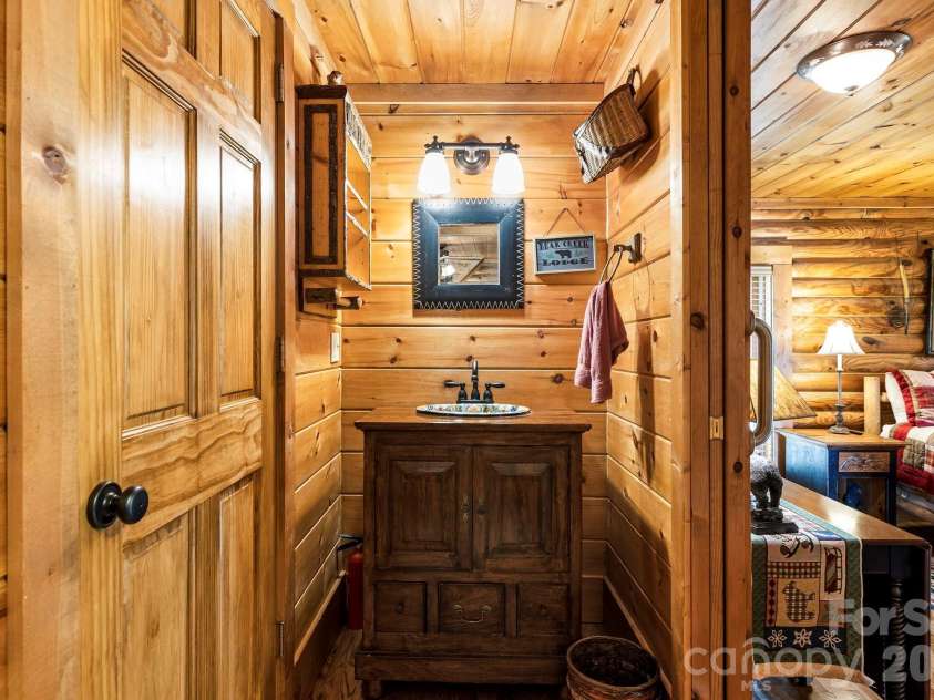 195 Justin Ridge, Clyde, NC 28721.  MLS# CAR4372962, YatesRealty ID 15293. 