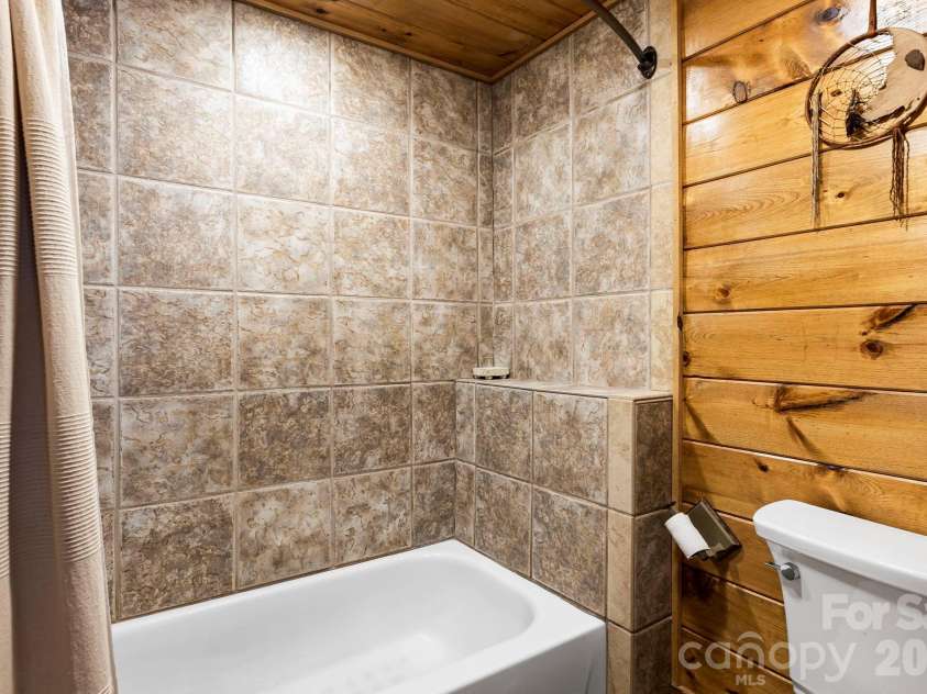 195 Justin Ridge, Clyde, NC 28721.  MLS# CAR4372962, YatesRealty ID 15293. 