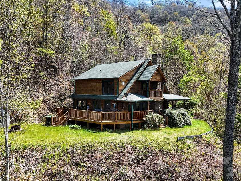 195 Justin Ridge, Clyde, NC 28721.  MLS# CAR4372962, YatesRealty ID 15293. 