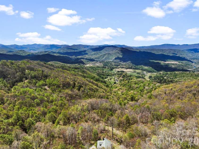 195 Justin Ridge, Clyde, NC 28721.  MLS# CAR4372962, YatesRealty ID 15293. 