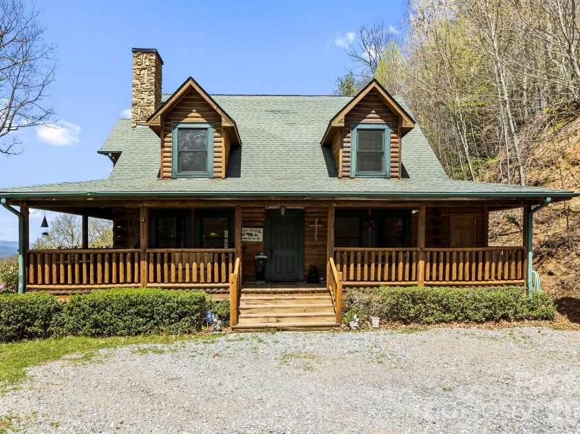 195 Justin Ridge, Clyde, NC 28721.  MLS# CAR4372962, YatesRealty ID 15293. Welcome home