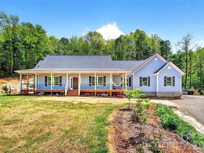 50 Glass Falls Trail, Black Mountain, NC 28711.  MLS# CAR4374383, YatesRealty ID 15294. 